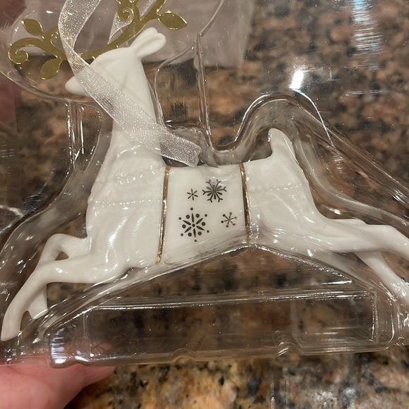 Hallmark Keepsake ornament - Dash Away, All -- New in box - white reindeer gold - Picture 3 of 5